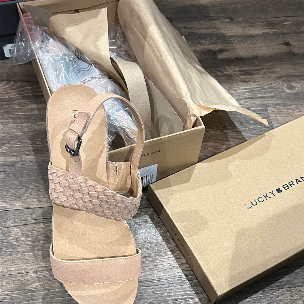 Lucky Brand Women's Woven Beige Sandals